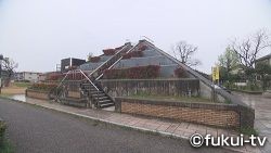 公園のピラミッド