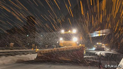 高速道路の「除雪」に密着！　道を切り開くプロフェッショナル