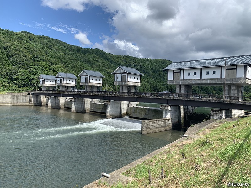 国道158号線沿いにある宙に浮く武家屋敷ってなんだー？
