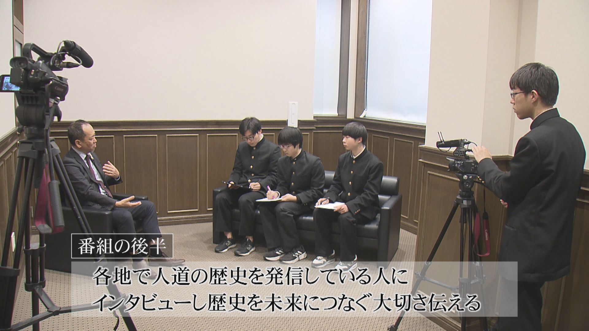 関係者へのインタビューも