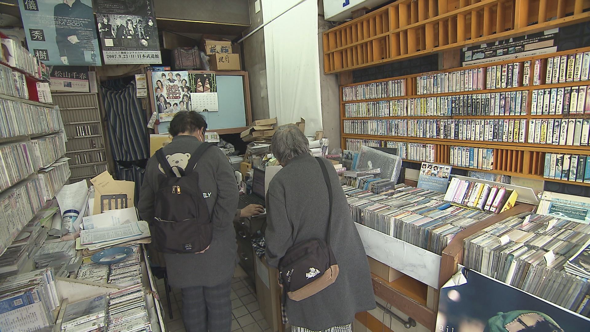 日比谷楽器店の店内