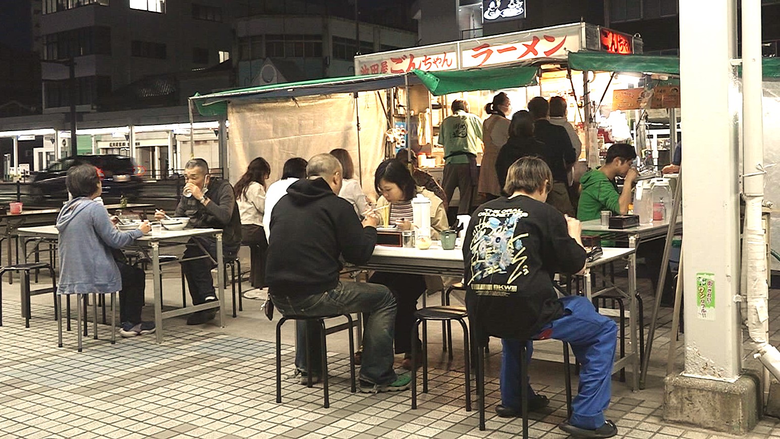 にぎわうラーメン屋台