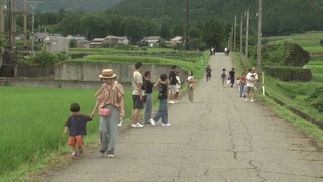 大勢のファンが“聖地巡礼”