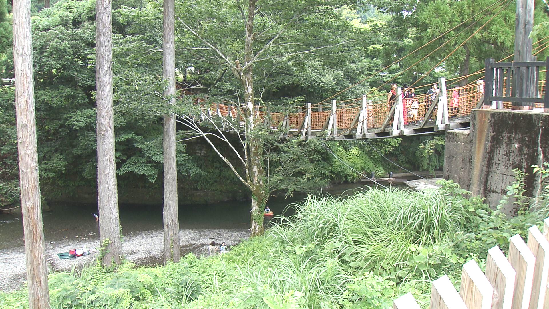 宿泊地節の近くには吊り橋も