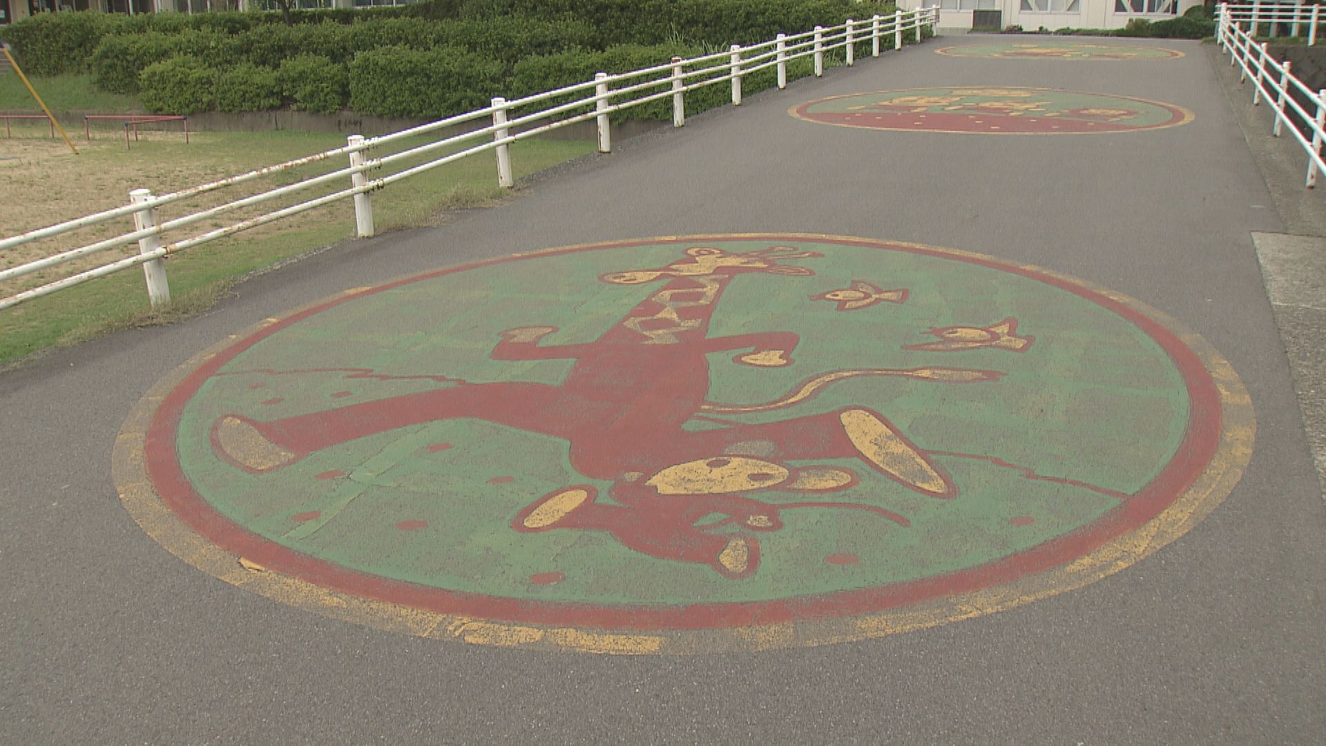やなせさんが原画を手掛けた通学路