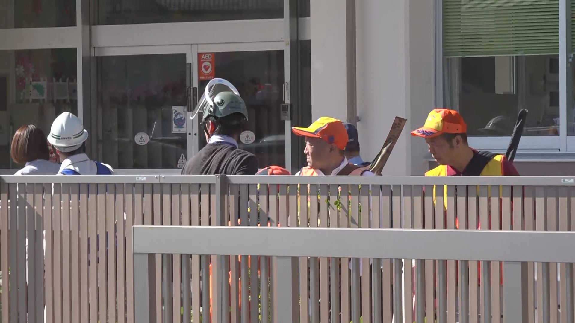 警戒に当たる市や猟友会