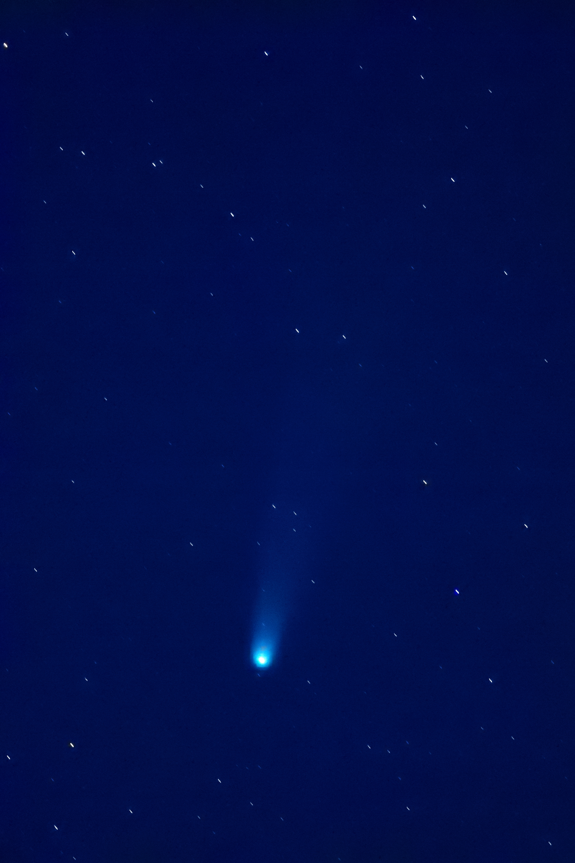 緑色の尾を引くレモン彗星