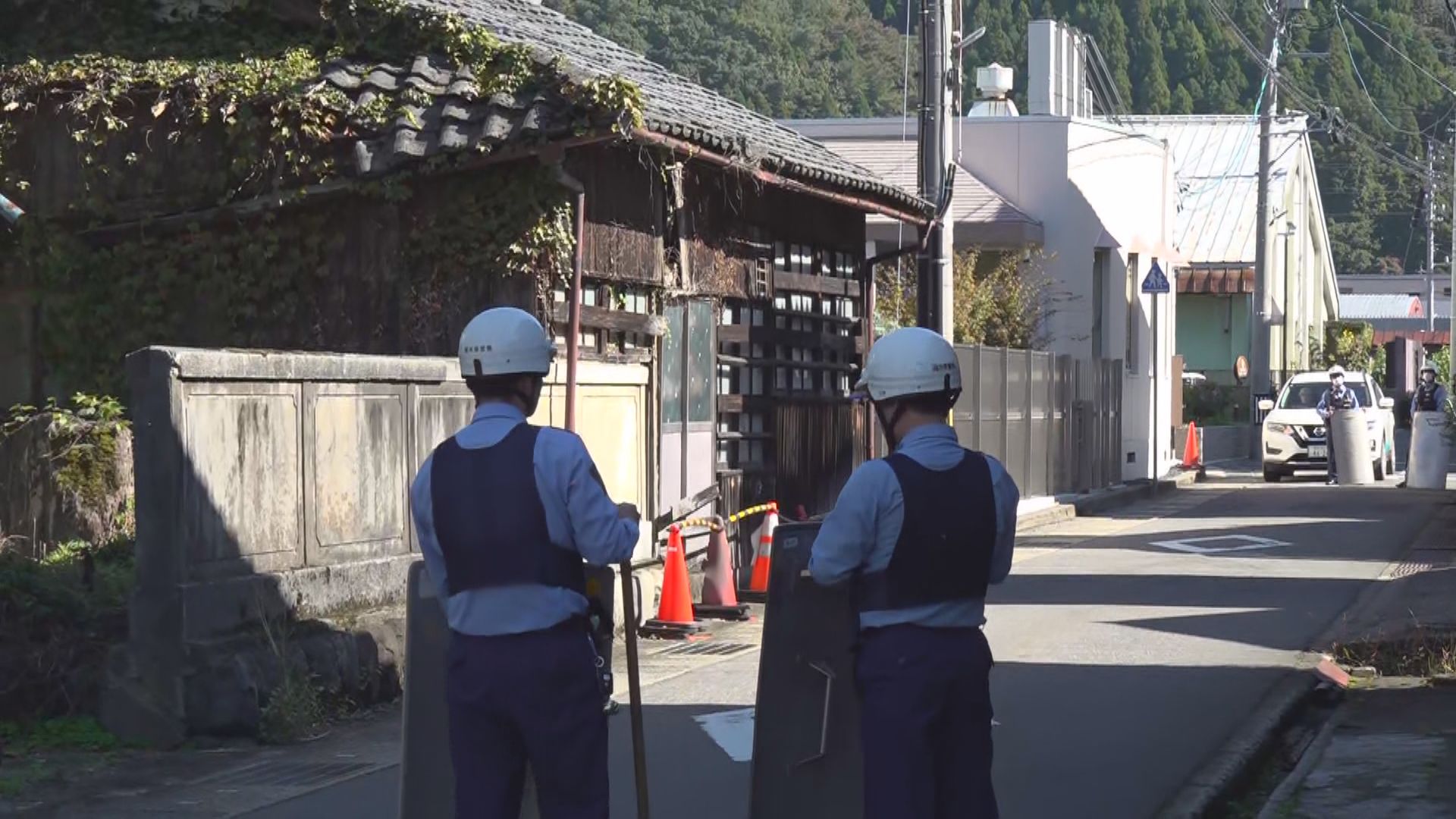 周辺は物々しい雰囲気に