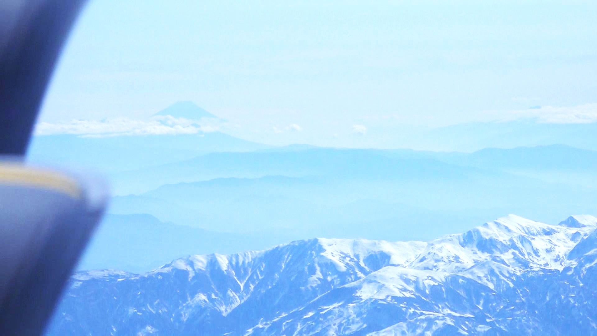 窓からは富士山や立山連峰も