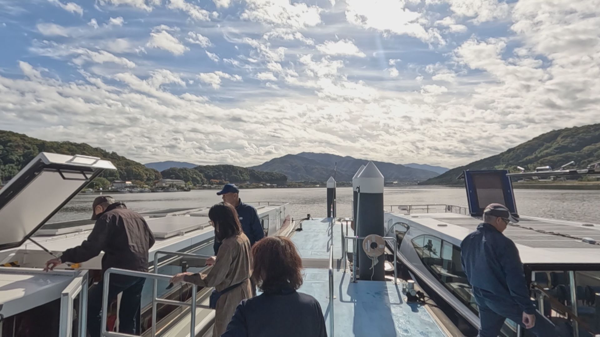 美浜町レイクセンターから乗船