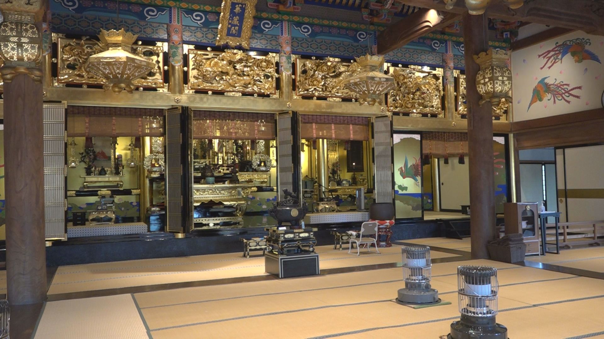 金を基調としたつくり