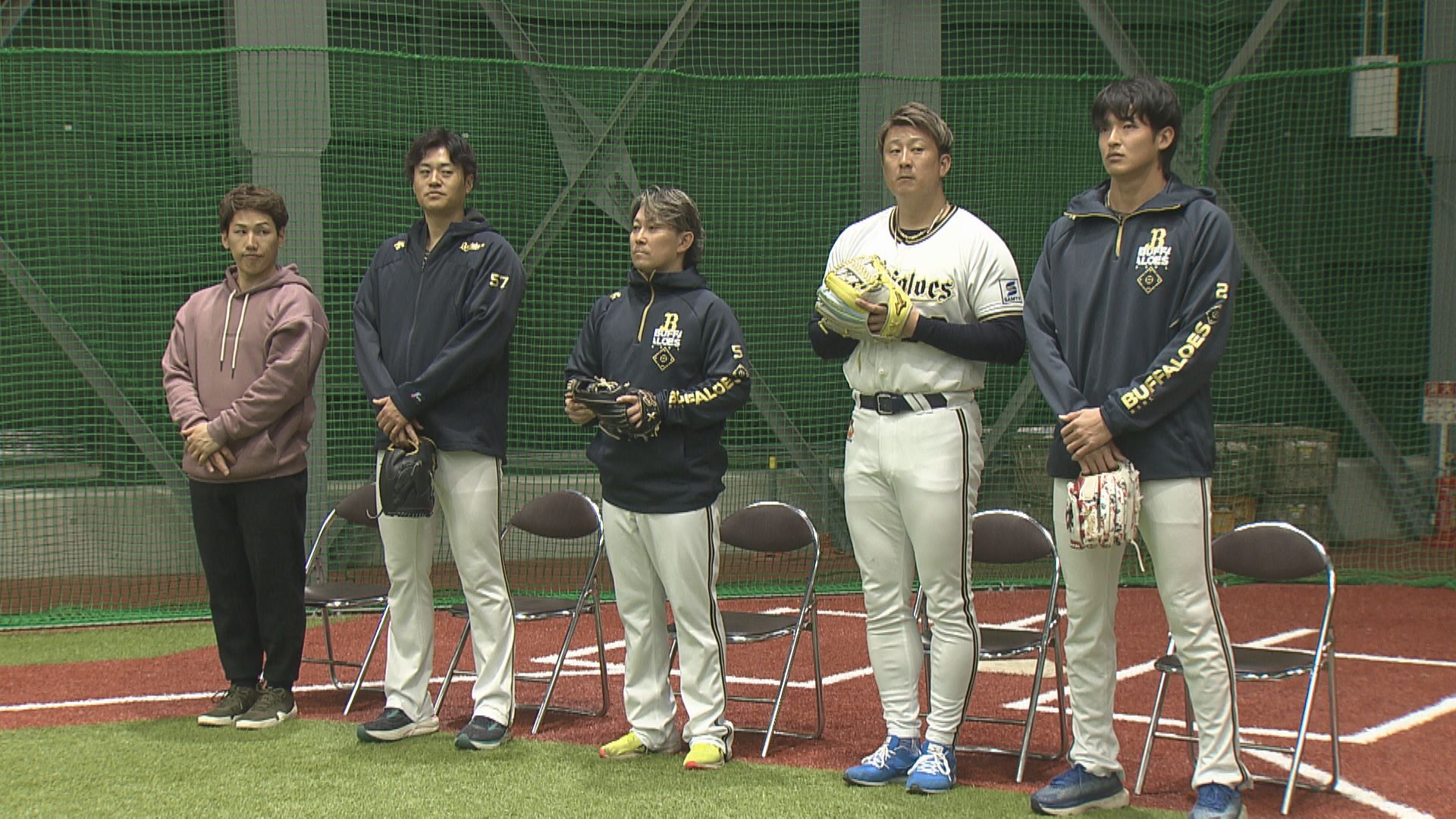 福井市出身の山田修義選手、山崎颯一郎投手、杉本裕太郎選手ら5人