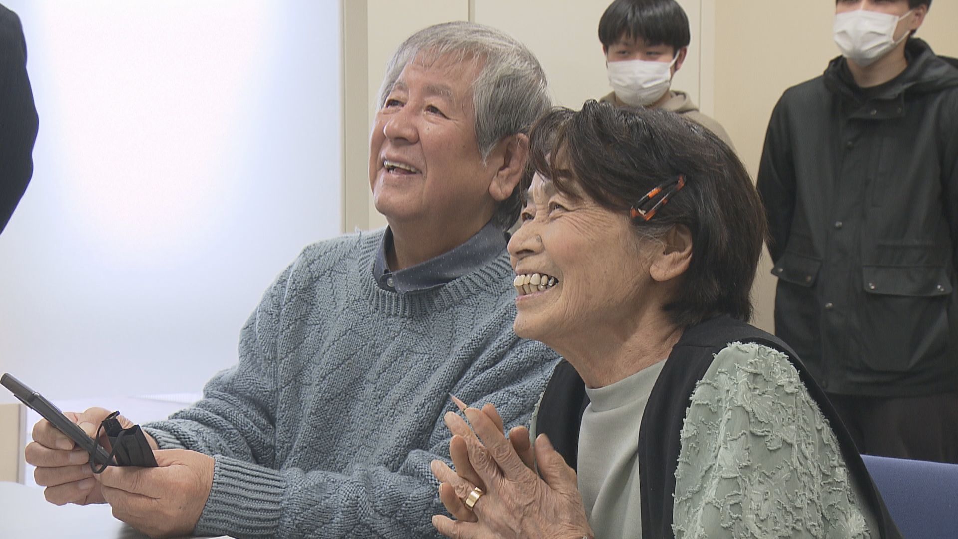 「勇気がわいてきた」と話す竹本さん夫婦