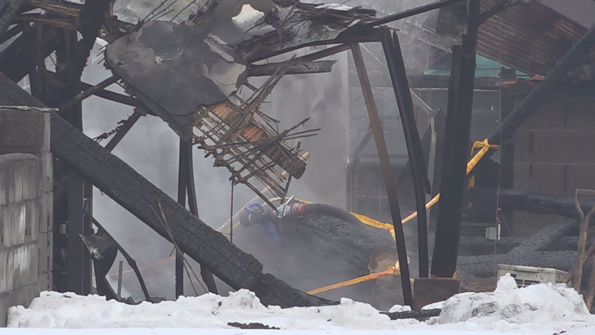 住人の高齢夫婦と連絡取れず