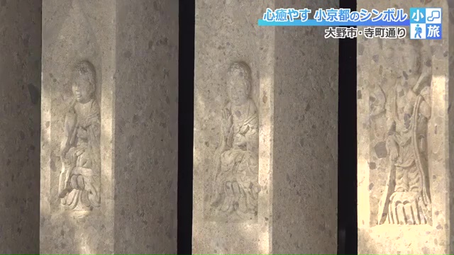 境内に並ぶ石仏