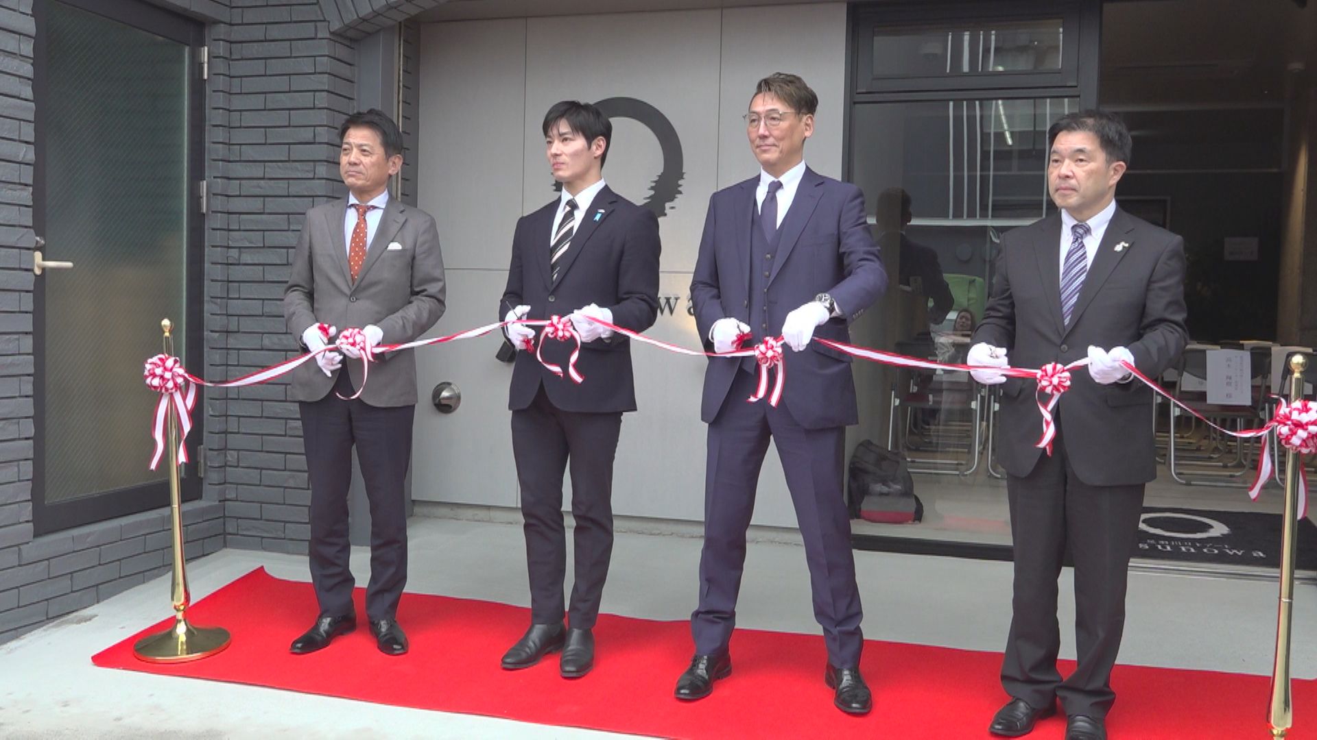 石田知事らがテープカット
