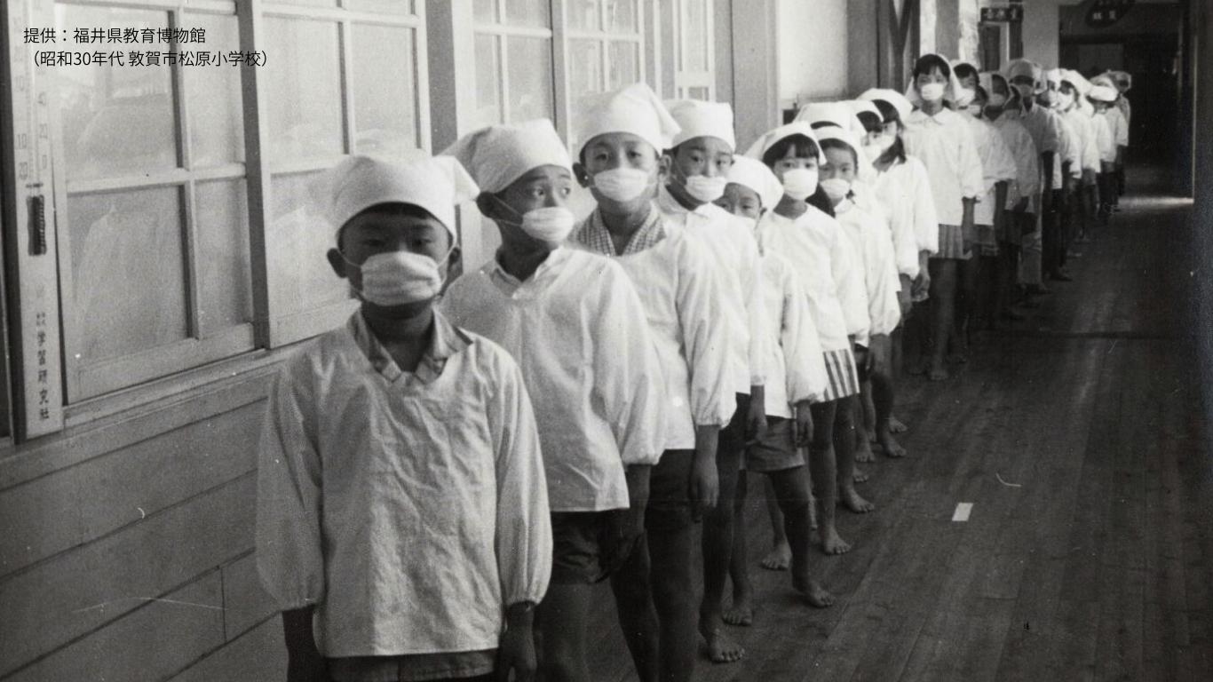 昭和30年代の敦賀市松原小学校（県教育博物館提供）