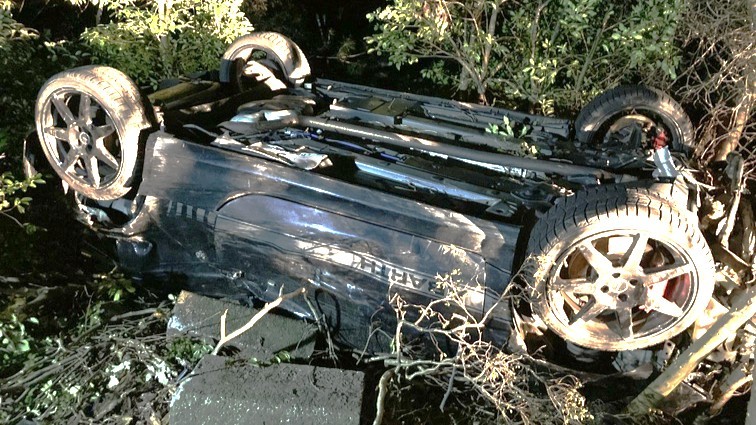 車内から発見の男性は死後数日が経過