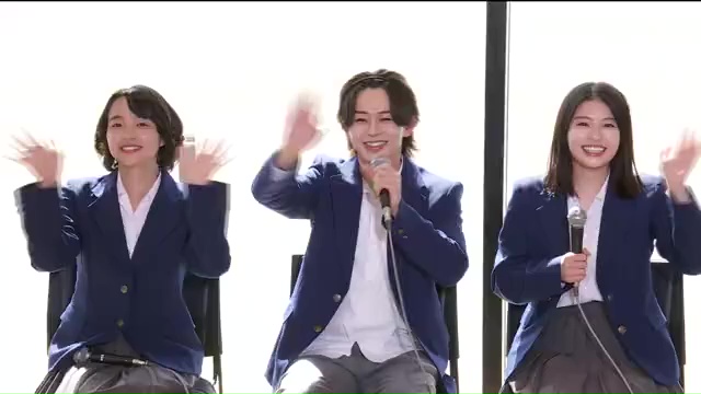 意気込みを語る出演者たち