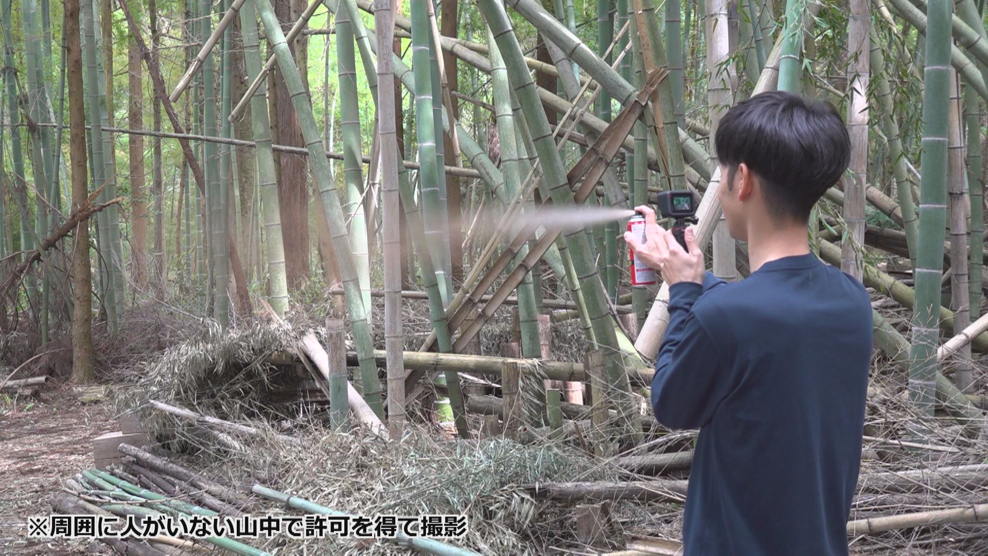 スプレーの噴射力を実験（特別に許可を得て撮影）