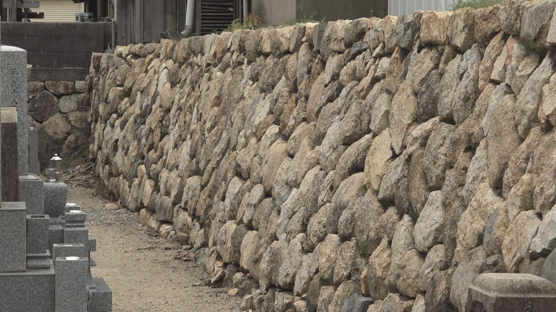 当時のまま残る石垣