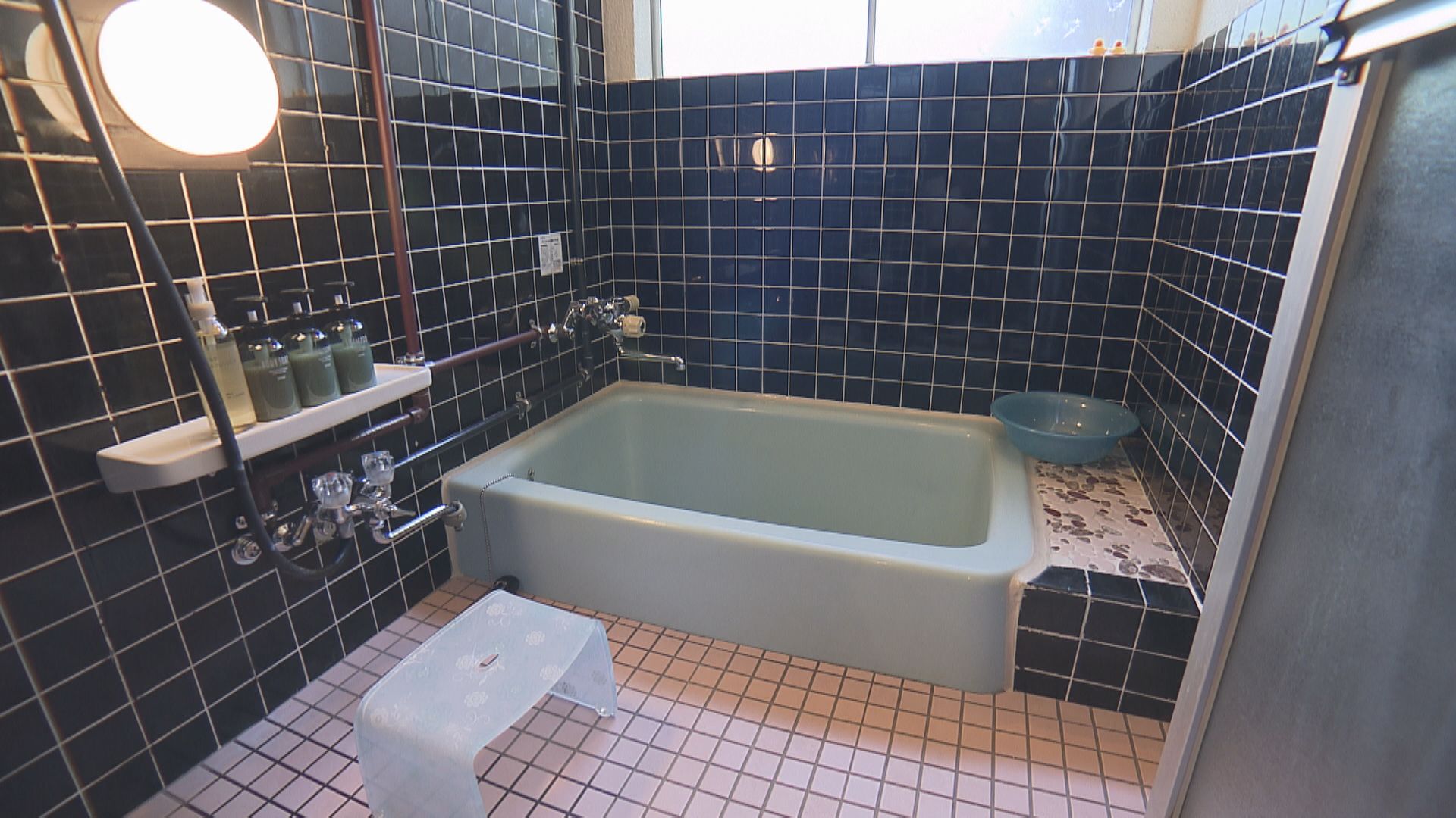 懐かしい雰囲気漂うタイル張りのお風呂