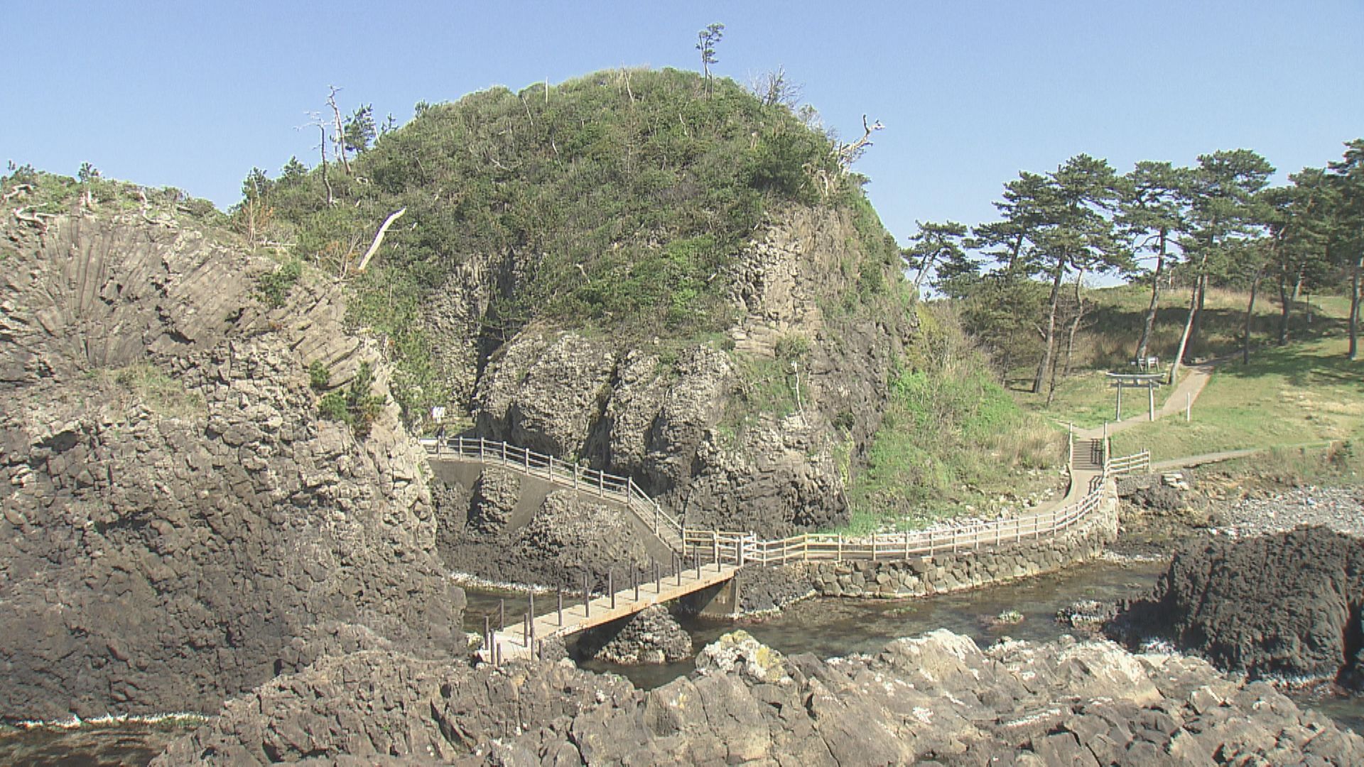 遊歩道を通って大島へと渡れる