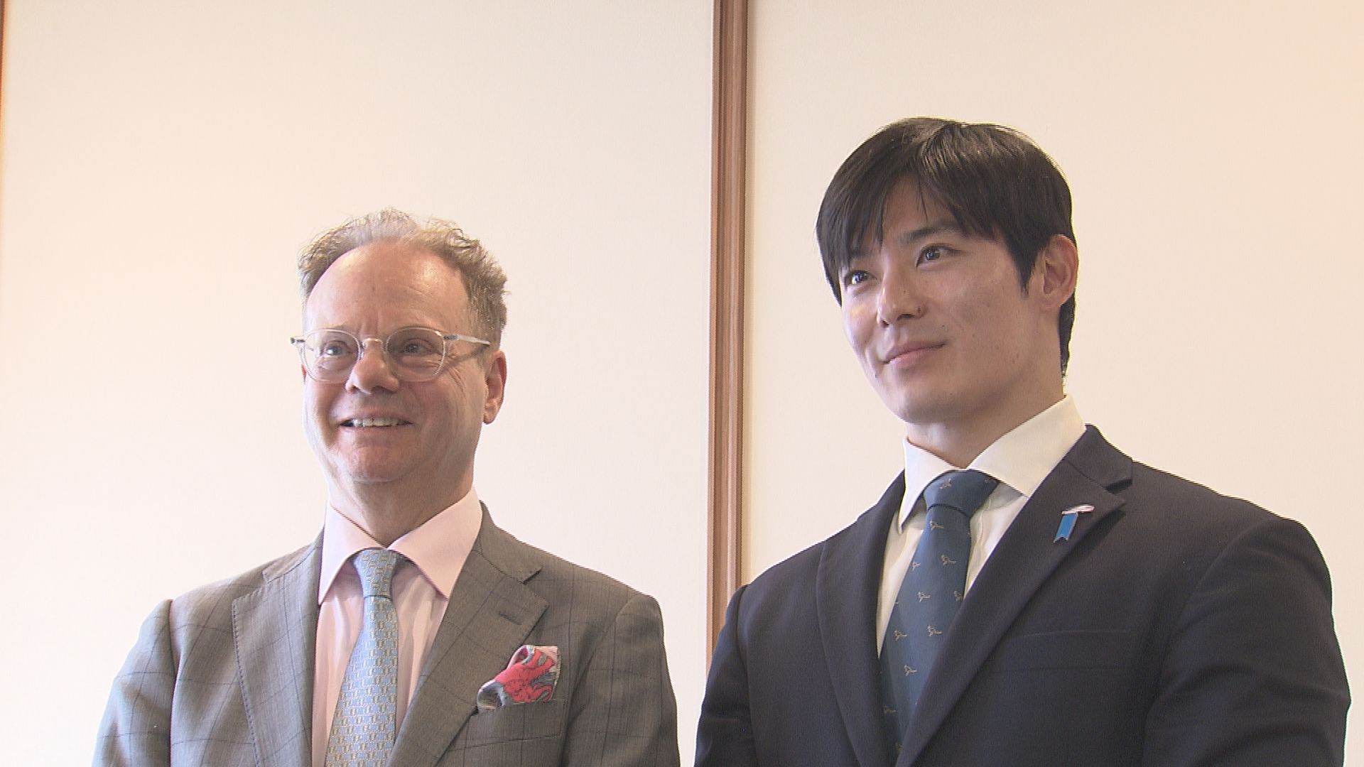 ゴディバジャパンのジェローム・シュシャン社長と石田嵩人知事