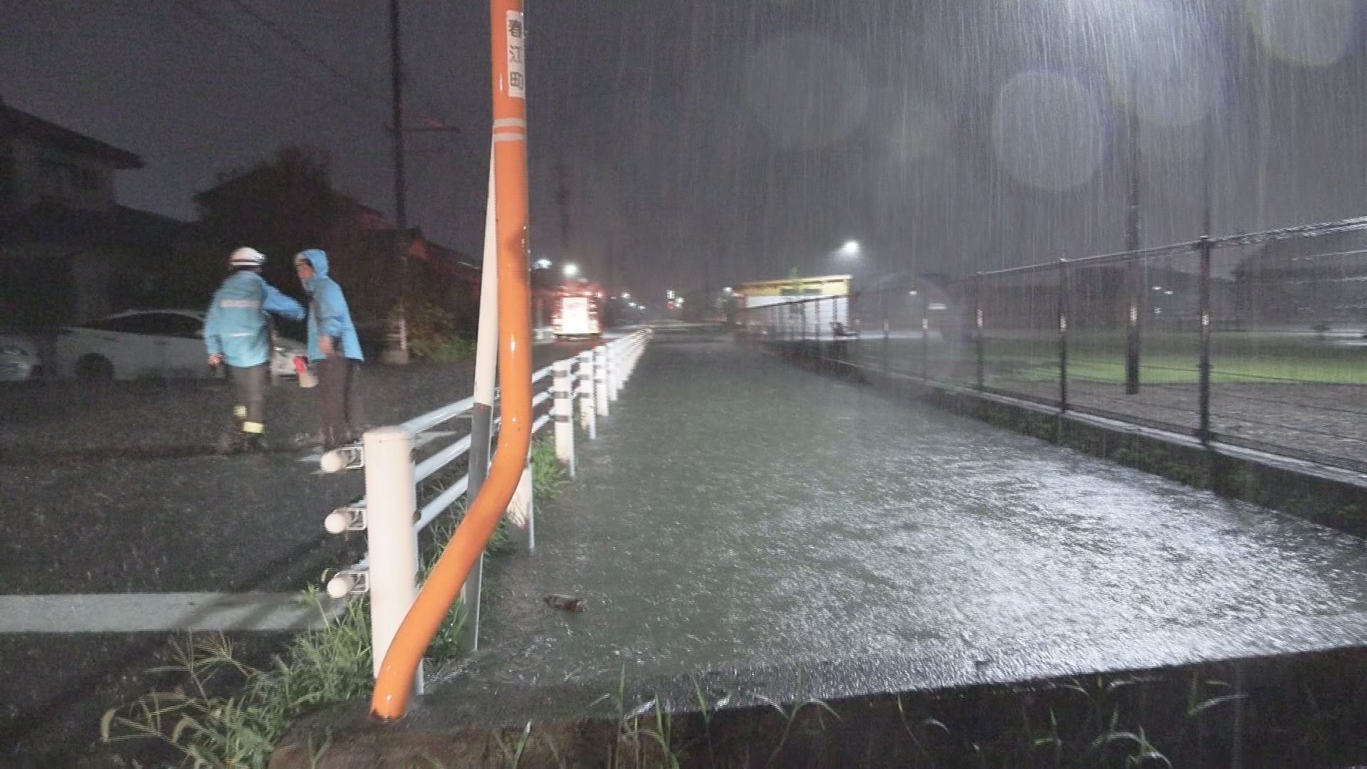 増水した用水路（29日午後8時半頃・坂井市内）