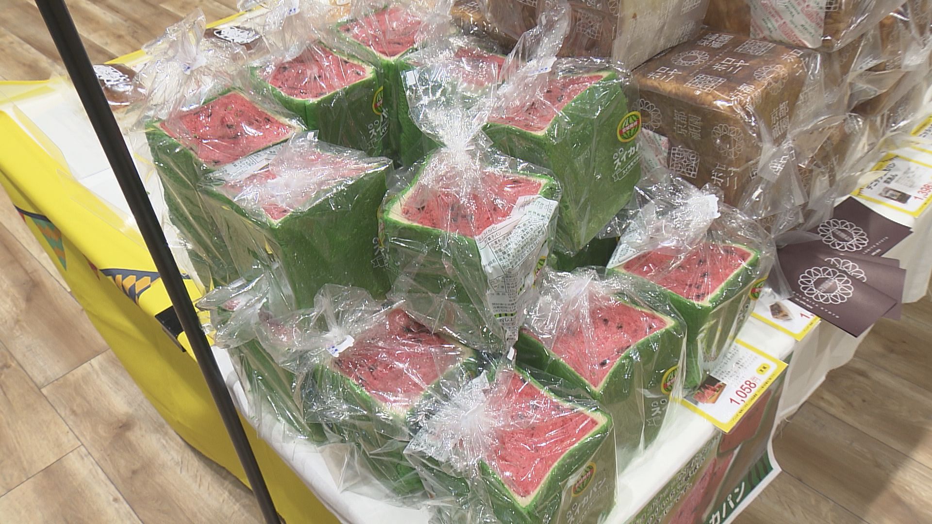 スイカのようなパンも…